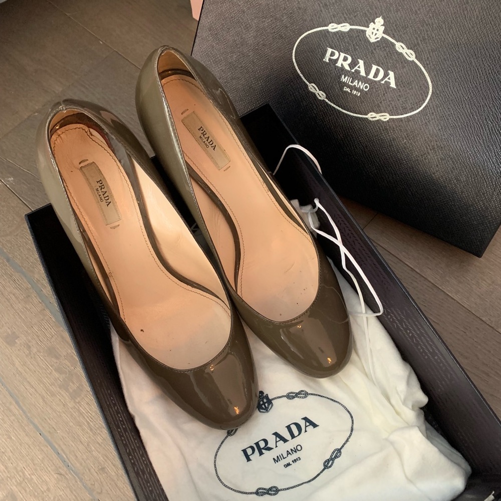 Prada patent leather brown taupe heels pumps